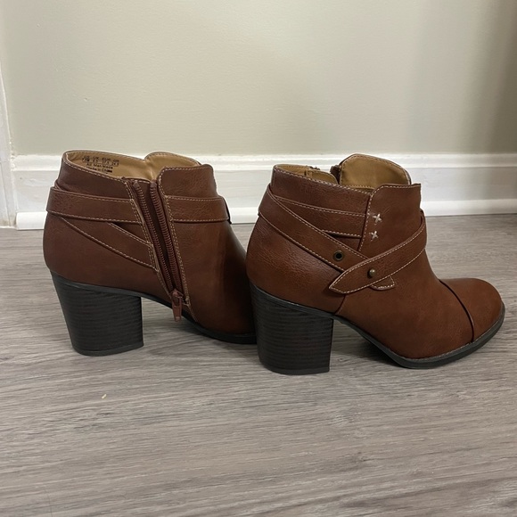 Naturalizer Booties - Picture 3 of 6